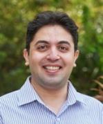 穿白色衣服的男人在微笑

AI 生成的內(nèi)容可能不正確。