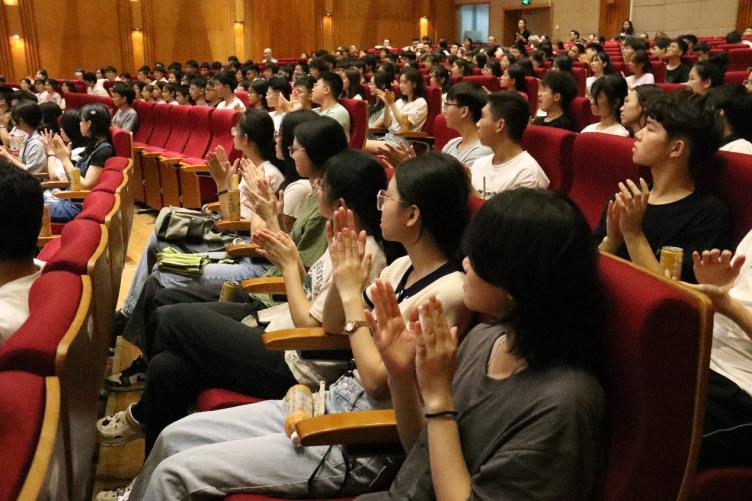 2.儀式現(xiàn)場(chǎng)②