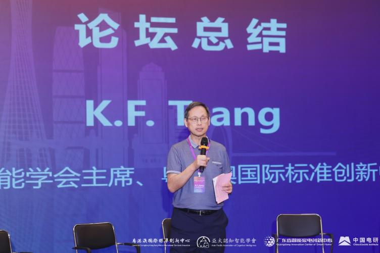 A person standing in front of a stage

Description automatically generated