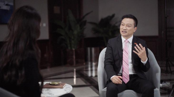 穿西裝戴眼鏡的人

描述已自動(dòng)生成