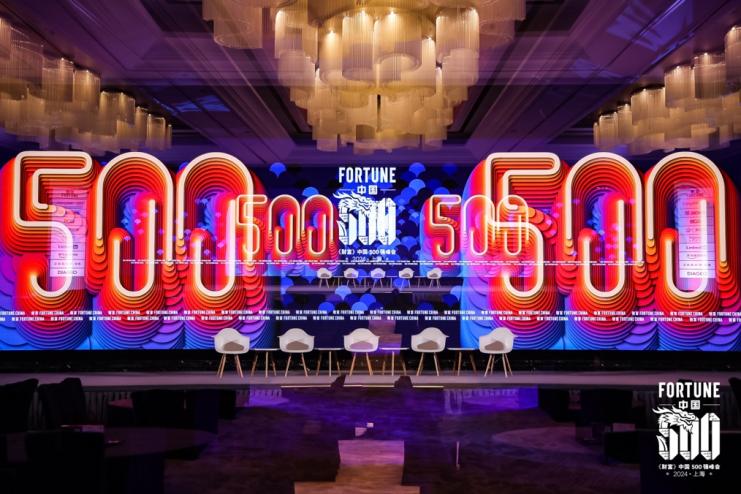 商店外的霓虹燈

中度可信度描述已自動(dòng)生成