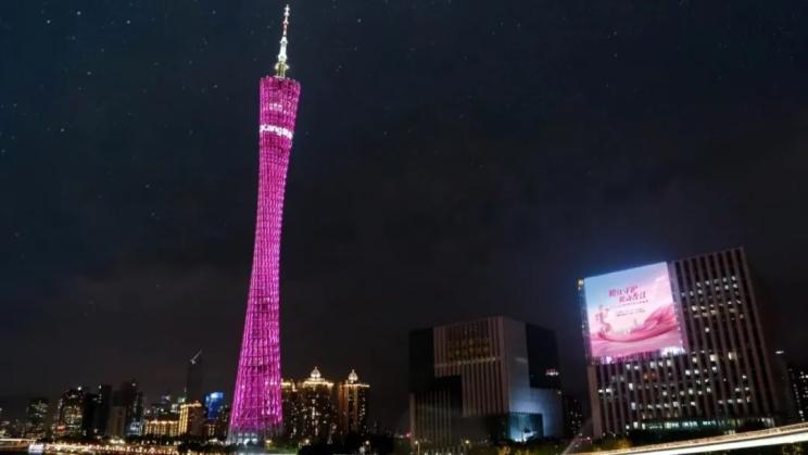 夜晚亮著燈的高塔

描述已自動生成