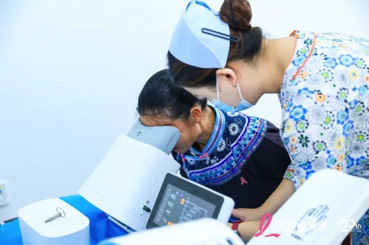 人拿著筆記本電腦

低可信度描述已自動生成