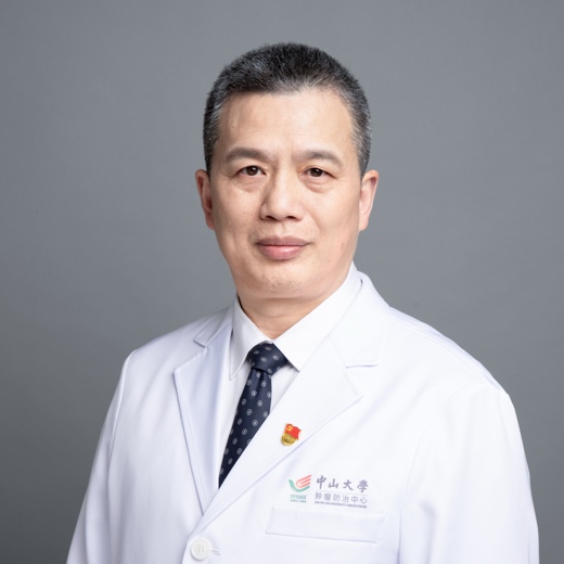 穿白色西裝的男人

描述已自動生成