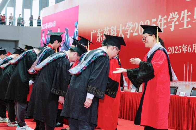 12e4c89e444330124c11fefe099a0613a