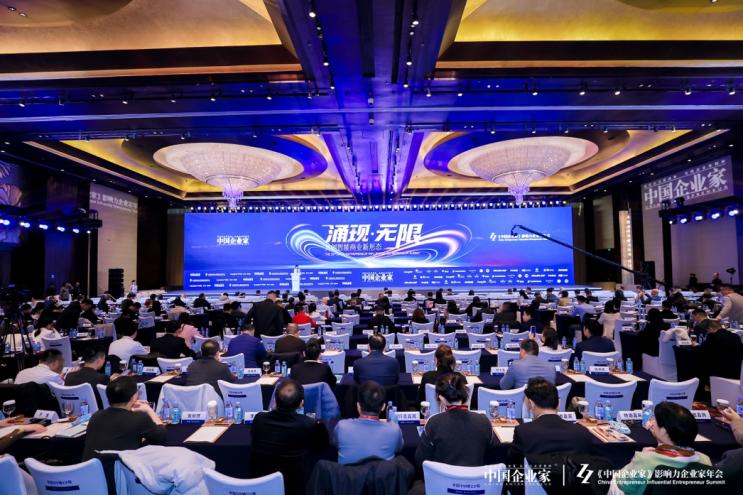 禮堂里有許多人

描述已自動(dòng)生成